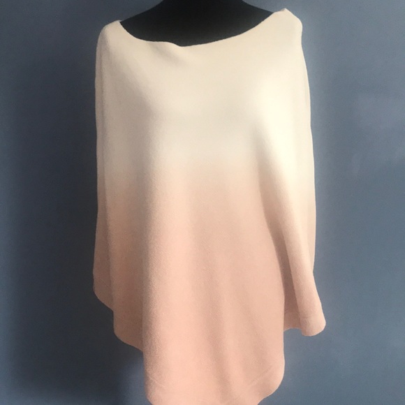 BAREFOOT DREAMS cozy chic ultra lite ocean breeze poncho ombré rose mist - Picture 1 of 4